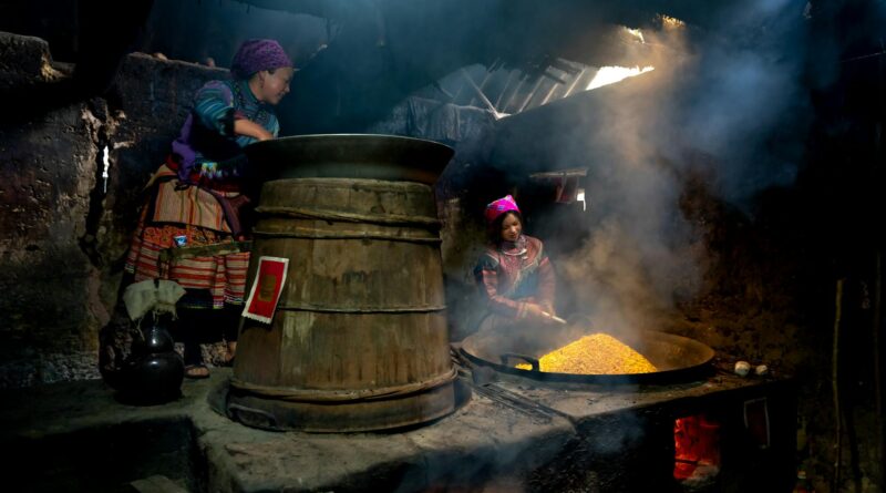 Para escolher o conjunto de panelas grandes ideal, considere o número de peças, os materiais (aço inox, antiaderente, cerâmic