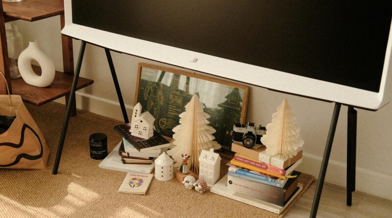 Para decoração de jardim em casa, comece planejando o layout e escolhendo plantas adequadas ao clima e espaço. Inclua element