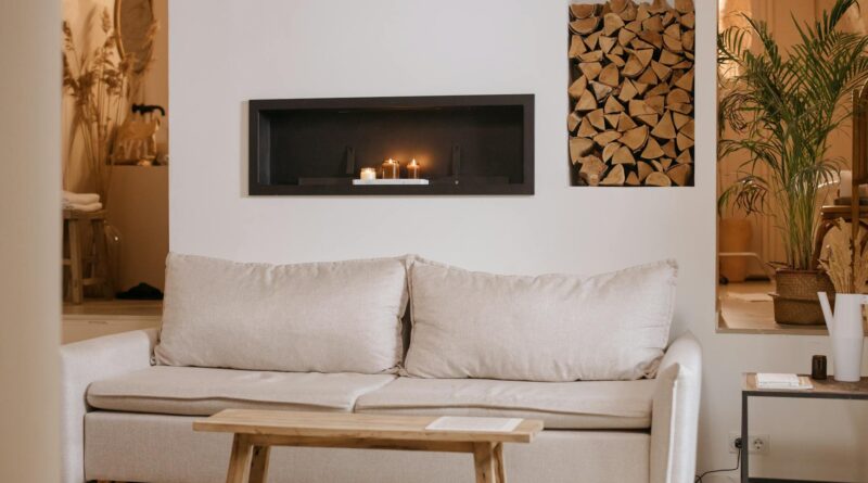 Para escolher uma espreguiçadeira dobrável de alumínio, considere a leveza e resistência do material, a praticidade do design