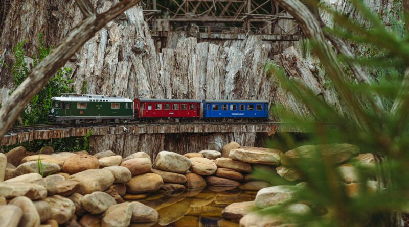 Para escolher o modelo de jardim vertical ideal, considere o espaço disponível, a incidência solar, o tipo de plantas desejad