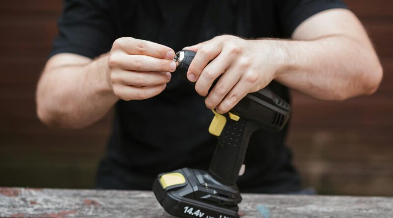 Para parafusadeira Black Tools, é essencial considerar modelos com potência adequada para suas necessidades, recursos como co