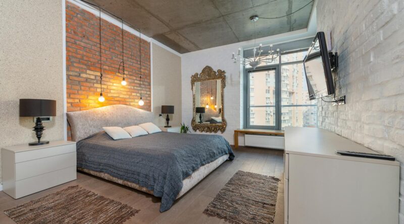 Para criar uma parede de cimento queimado no quarto, você precisa escolher entre técnicas como massa pronta, microcimento ou