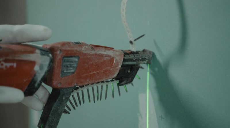 Para encontrar o preço da parafusadeira DeWalt, é essencial considerar o modelo, potência, tipo de bateria e recursos adicion