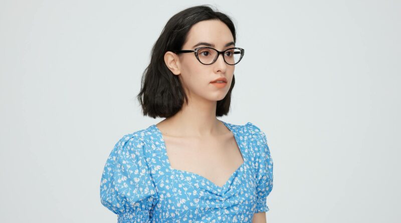 Para encontrar roupas sustentáveis de marcas brasileiras, explore empresas como Amaro, Insecta Shoes, NAKK e Pantys, que prio