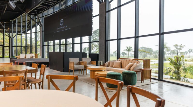 Espaços Multifuncionais: O Guia Completo para Projetar Ambientes Versáteis e Otimizar Cada Canto — espaços multifuncionais co