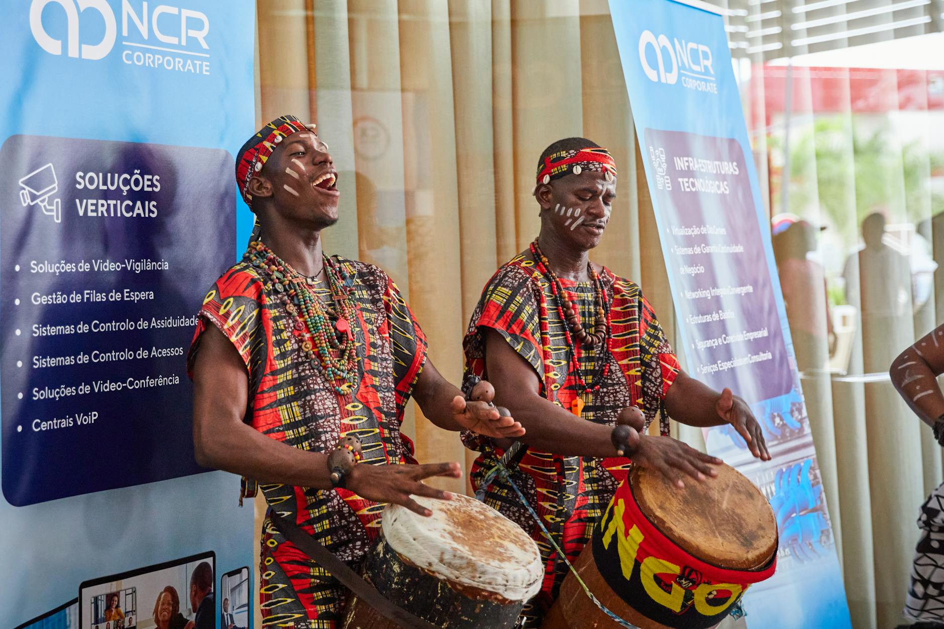 A Profunda Influência Africana na Música e Dança Brasileira: Herança e Expressão Viva